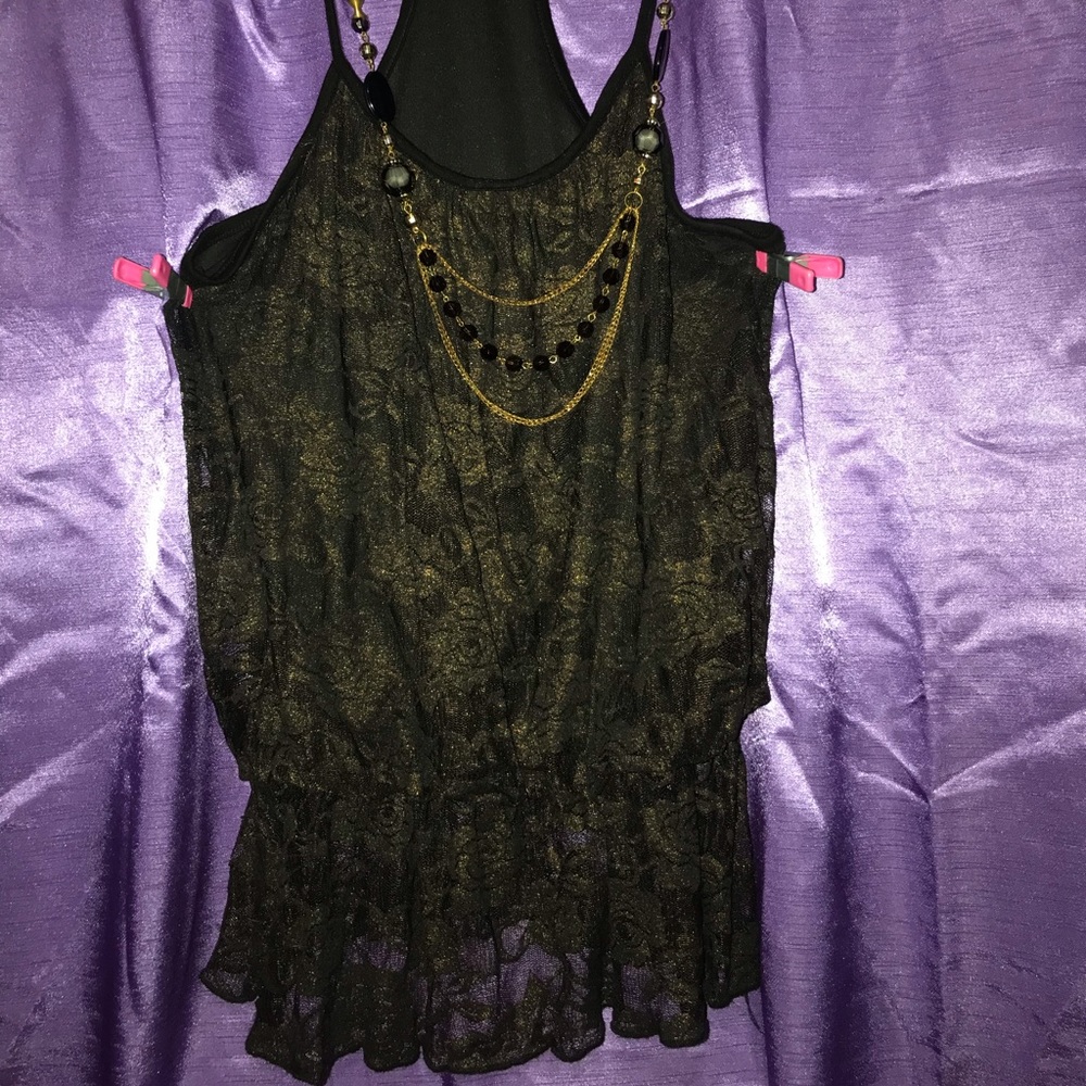 FASHION MAGAZINE CUTE TOP WITH NECKLACE